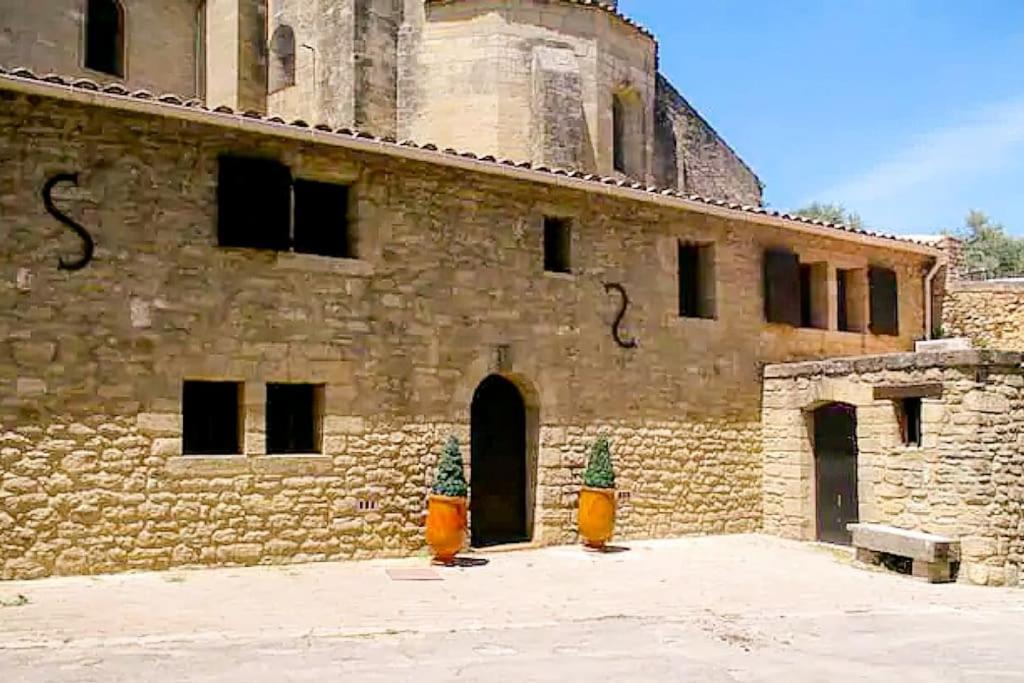 Gite En Provence Proche Avignon Sauveterre  ภายนอก รูปภาพ