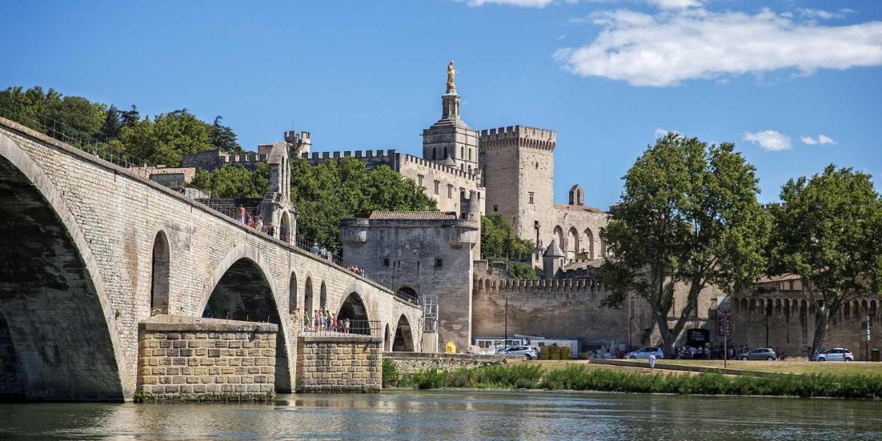 Gite En Provence Proche Avignon Sauveterre  ภายนอก รูปภาพ